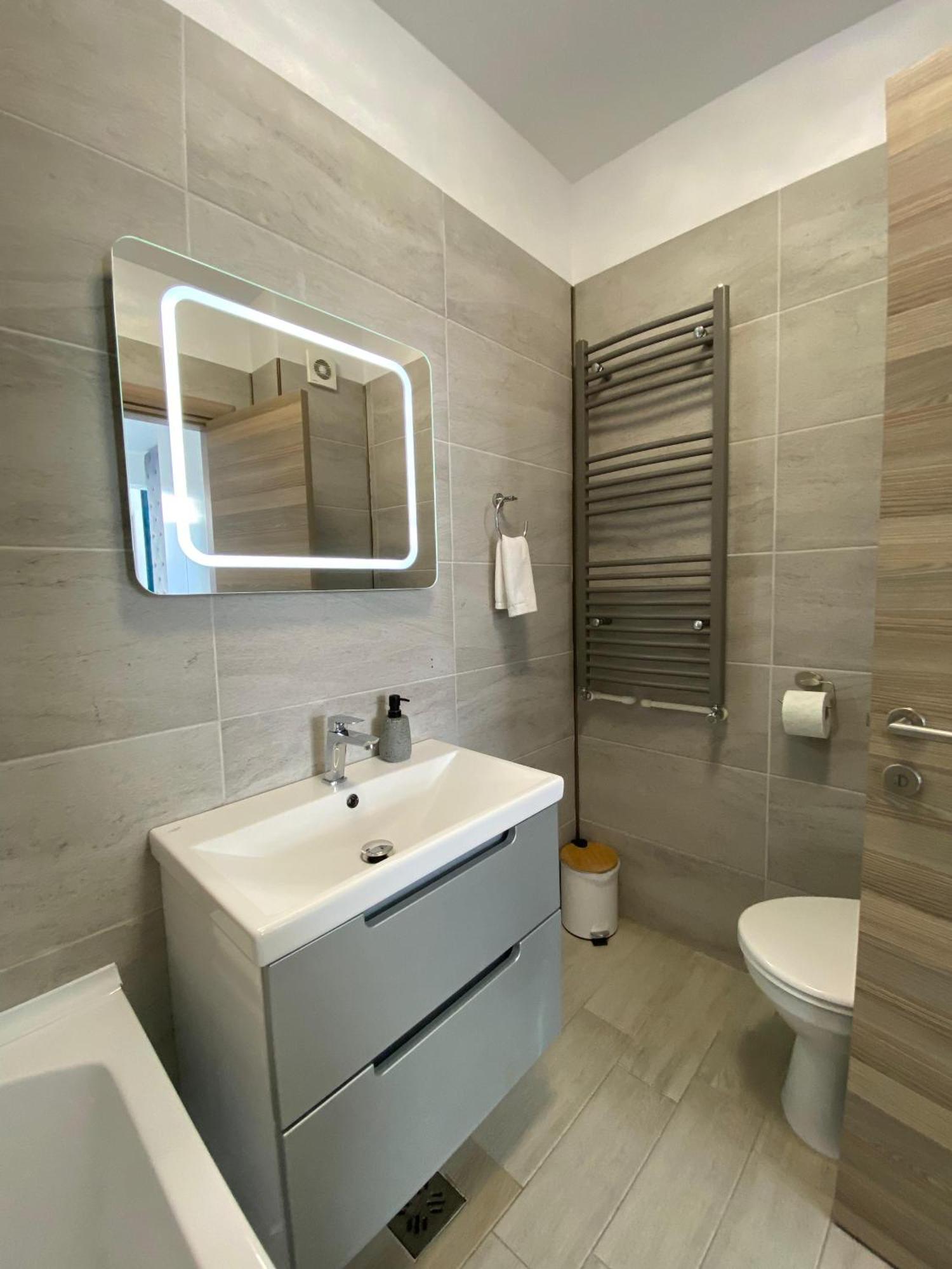 Iako Premium Apartament นาโวดาริ ภายนอก รูปภาพ