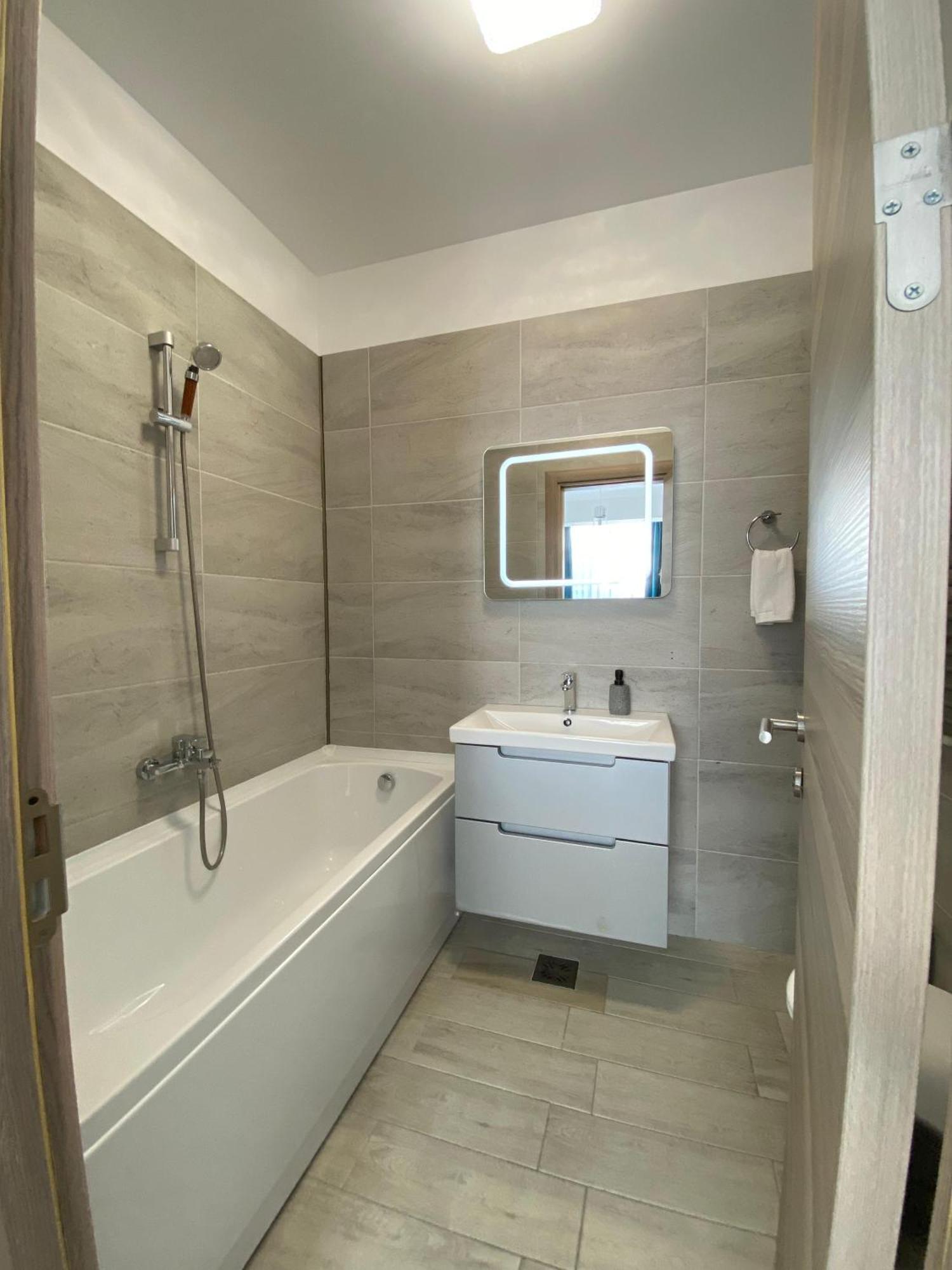 Iako Premium Apartament นาโวดาริ ภายนอก รูปภาพ